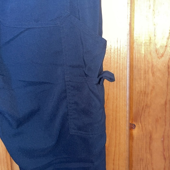 Carhartt Women's Modern Fit Tuck-In Top/Slim Leg Pant size SM/MD black scrubs - Picture 9 of 17